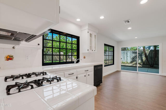 Detail Gallery Image 10 of 49 For 1093 Evenstar Ave, Westlake Village,  CA 91361 - 5 Beds | 2/1 Baths