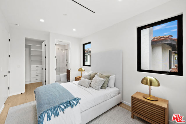 2631 Castle Heights Place, Los Angeles CA: https://media.crmls.org/mediaz/715f7d2b-002e-4f3d-ab9f-d968745c3c45.jpg