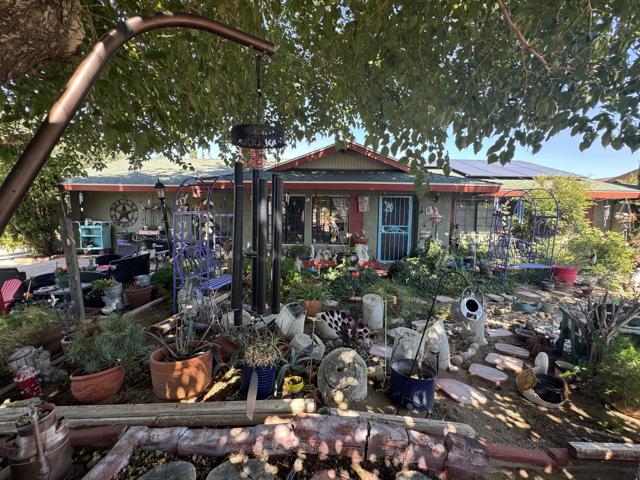 7585 Joshua Lane, Yucca Valley CA: https://media.crmls.org/mediaz/7160b7cc-be02-4797-b230-3da1f8e6d052.jpg