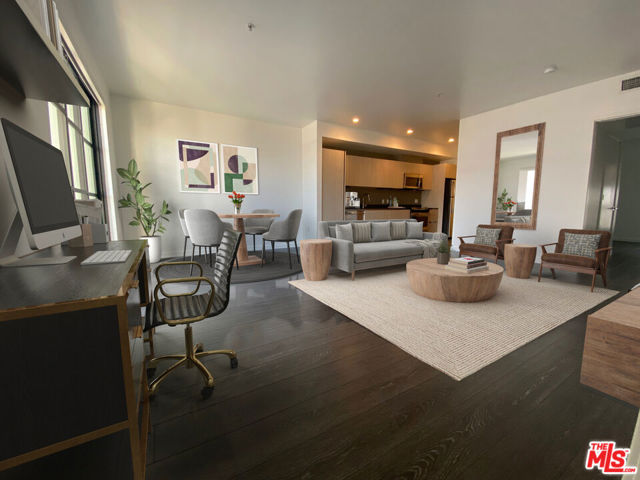 5800 Harold Way, Los Angeles CA: https://media.crmls.org/mediaz/716119dc-a932-45c5-82cf-89aba01e70a9.jpg