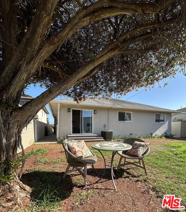 4203 W 141st Street, Hawthorne CA: https://media.crmls.org/mediaz/71614022-755e-4c8c-bd5f-0167eb51da56.jpg