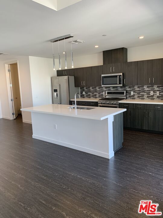 4140 Glencoe Avenue, Marina del Rey CA: https://media.crmls.org/mediaz/71617e9f-a1f9-4d77-872f-74fd9e613f40.jpg