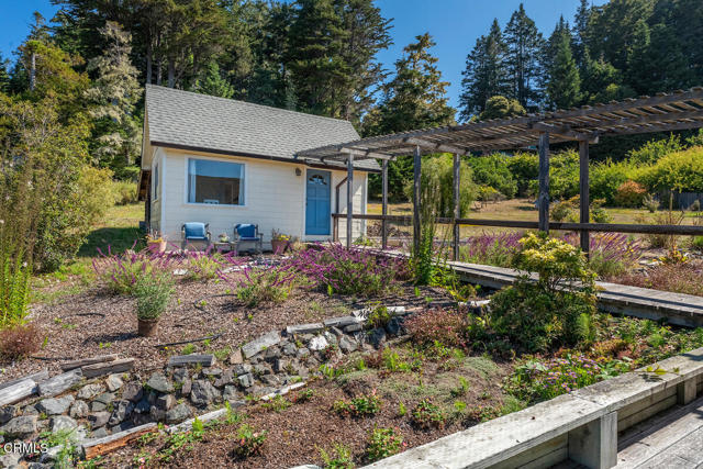 44700 Jackson Street, Mendocino CA: https://media.crmls.org/mediaz/716191cf-4b86-4388-9c52-6a38422abddc.jpg