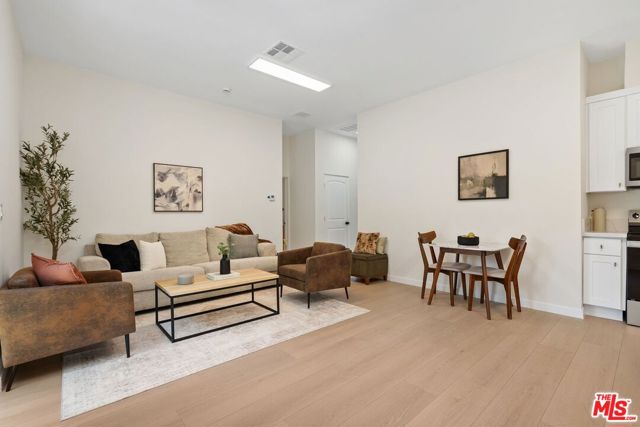 6916 Bellingham Avenue, North Hollywood CA: https://media.crmls.org/mediaz/7161e814-5f21-46bb-a594-b9d3ab6c9f54.jpg