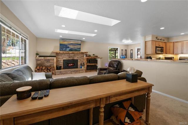 42729 Haupstrasse Drive, Big Bear CA: https://media.crmls.org/mediaz/716239f8-a74d-408e-a194-044c1d30c09a.jpg