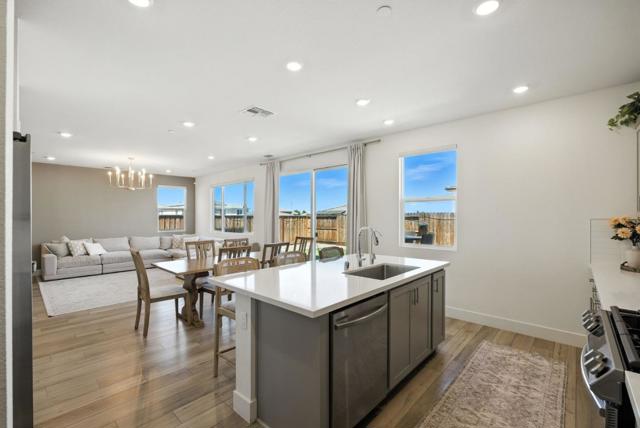 1900 Lotus Court, Hollister CA: https://media.crmls.org/mediaz/7162a087-3cc9-4e58-93ac-da46d5e2b325.jpg