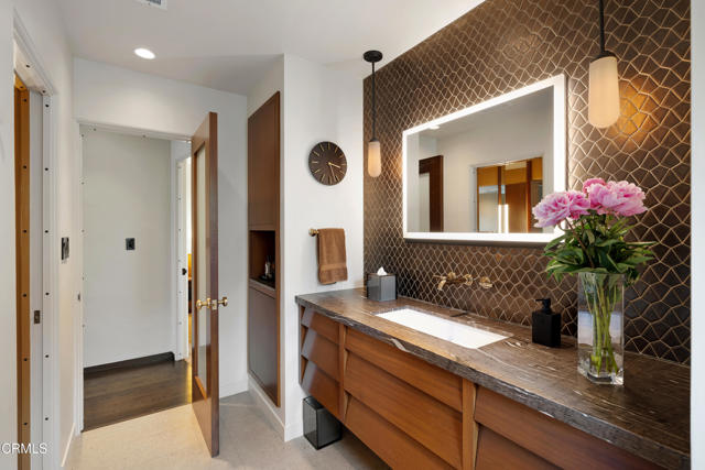 3312 Thorndale Road, Pasadena CA: https://media.crmls.org/mediaz/7162a0fc-0810-47f9-9379-359d073ce50b.jpg