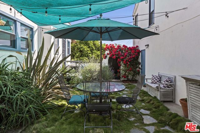 1569 S Orange Grove Avenue, Los Angeles CA: https://media.crmls.org/mediaz/71637c2f-2e2b-4502-8de4-619b8780f498.jpg