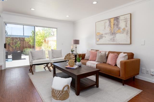 6287 Mountford Dr, San Jose CA: https://media.crmls.org/mediaz/71638bdd-1ae9-4c03-b52e-3c5ad0e58140.jpg