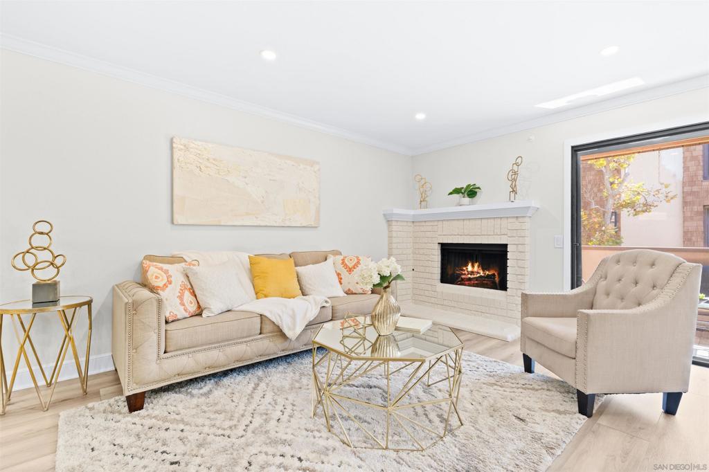 8870 Villa La Jolla Dr #210