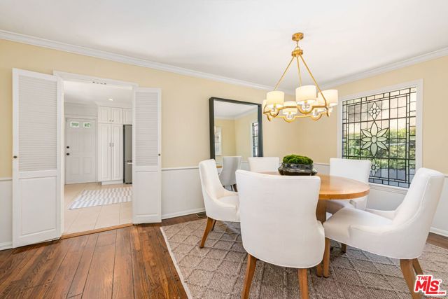 1376 San Ysidro Drive, Beverly Hills CA: https://media.crmls.org/mediaz/71643171-8279-4318-be80-2da3c653af58.jpg