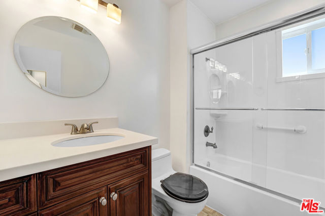 631 Strand Street, Santa Monica CA: https://media.crmls.org/mediaz/71648875-646a-4f7b-beb3-8444569a0d8f.jpg