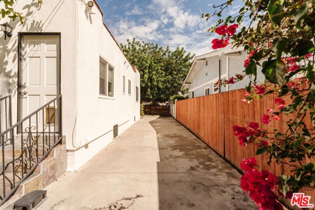 2223 Alsace Avenue photo 23