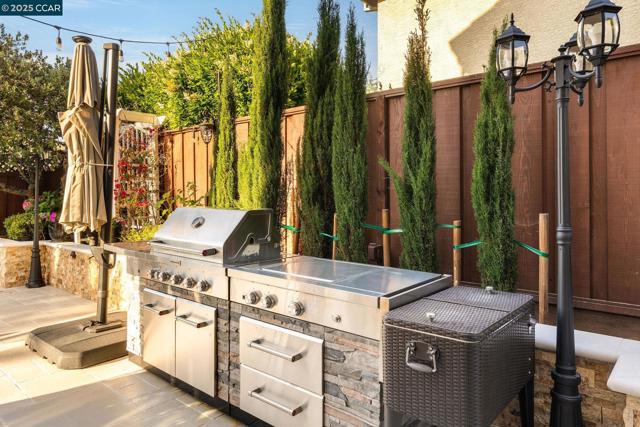 508 Zenith Ridge Dr, Danville CA: https://media.crmls.org/mediaz/7164d9c9-6c48-4f74-8297-eb78652a6ea9.jpg