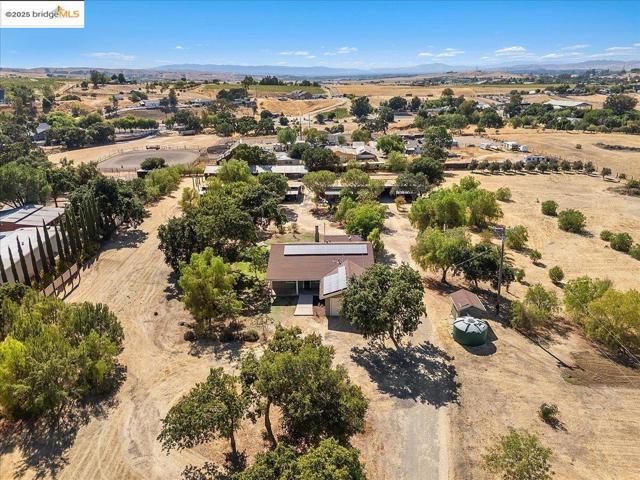 5665 Victoria LN, Livermore CA: https://media.crmls.org/mediaz/7164ddfd-c483-4eb5-a7dc-3d6f18e38665.jpg