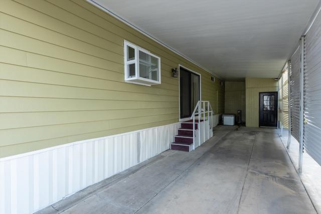 718 Sycamore Avenue, Vista CA: https://media.crmls.org/mediaz/7165a677-9186-45dc-b031-c8d9df69411e.jpg