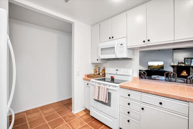 Image 8 of 36 For 45550 Ocotillo Dr Unit E