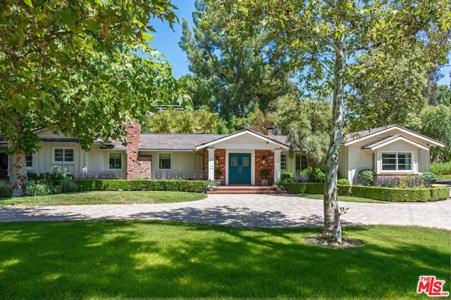 5840 Round Meadow Road, Hidden Hills CA: https://media.crmls.org/mediaz/7166e195-3ef7-48a5-9cb6-3466c9099630.jpg