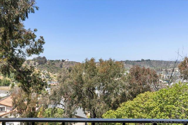 2845 Cottingham St, Oceanside CA: https://media.crmls.org/mediaz/71671a90-853e-4fd8-b0a4-b4b4a2a7a9d3.jpg