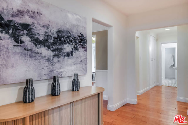 4538 Lemp Avenue, Studio City CA: https://media.crmls.org/mediaz/71675972-fba2-4220-ab9a-9a4fc6d8873b.jpg