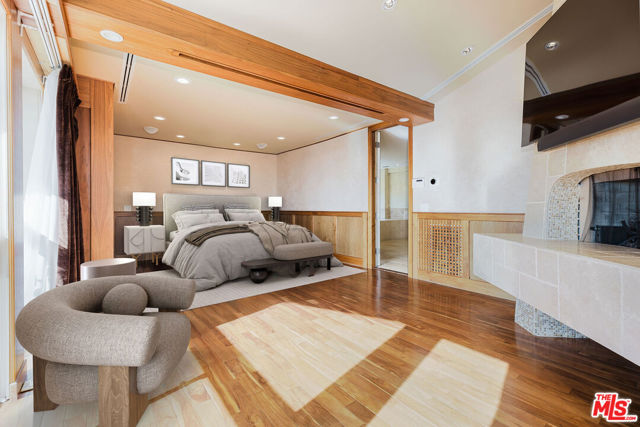 1401 Bel Air Road, Los Angeles CA: https://media.crmls.org/mediaz/716768f6-1cea-438b-9e5d-66e84e8b590d.jpg