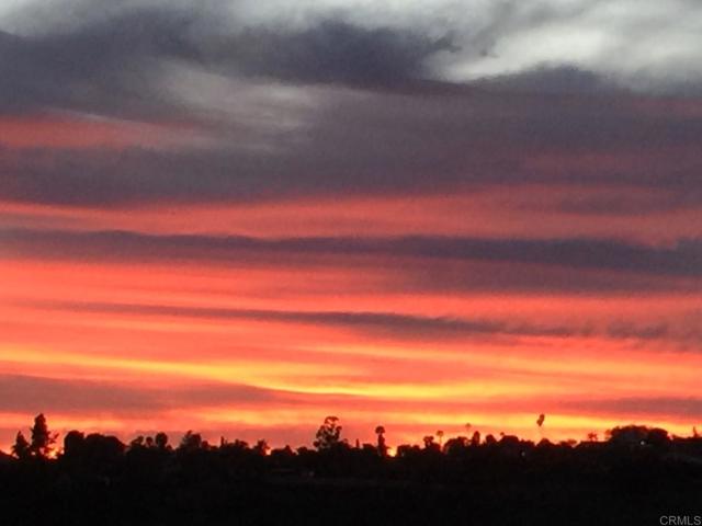 14106 Summit Crest, Escondido CA: https://media.crmls.org/mediaz/71681388-1641-4105-bb12-53fd78092315.jpg