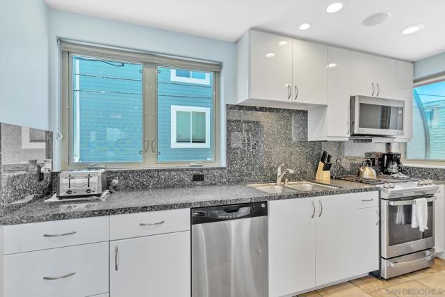 719 Manhattan Ct, San Diego CA: https://media.crmls.org/mediaz/71689b5d-d8cd-4325-bbee-328159554673.jpg