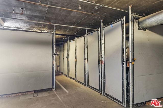 2115 3rd Street, Santa Monica CA: https://media.crmls.org/mediaz/716913e0-410f-4605-84ae-25062fa33243.jpg