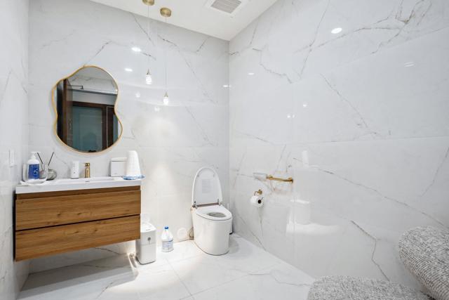 11189 Sorrento Valley Rd, San Diego CA: https://media.crmls.org/mediaz/716944a9-8983-402f-9269-49764784cf8e.jpg