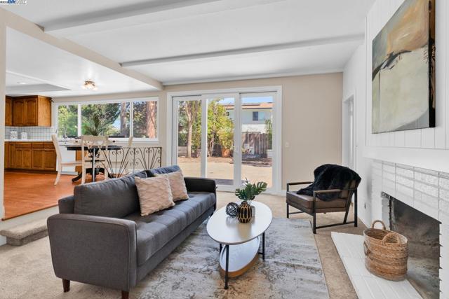 38 Barcelona Pl, Danville CA: https://media.crmls.org/mediaz/7169b37c-9f1b-44a1-a13c-9e14d21c0041.jpg