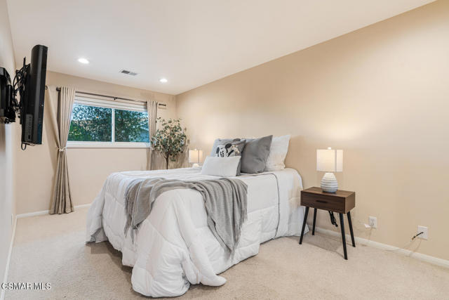 356 Laguna Terrace, Simi Valley CA: https://media.crmls.org/mediaz/7169bd37-0e31-4c04-9bcc-51363c5c57da.jpg