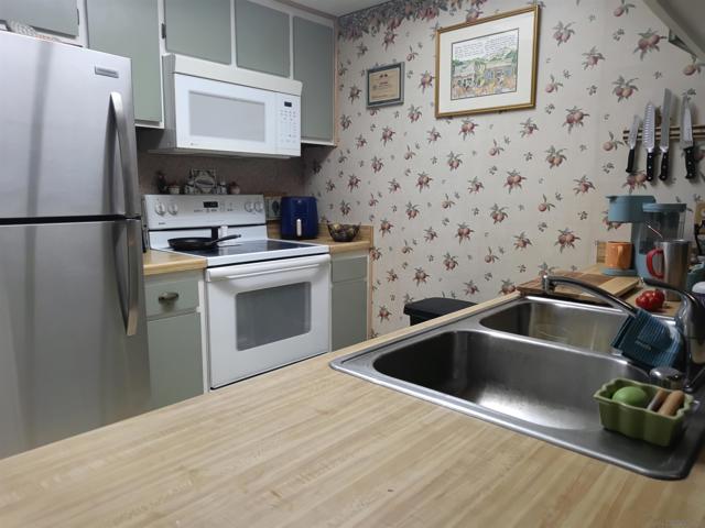 7845 Golfcrest Dr, San Diego CA: https://media.crmls.org/mediaz/716ab26d-4c28-4ec3-9855-0b1c35ac6bd1.jpg