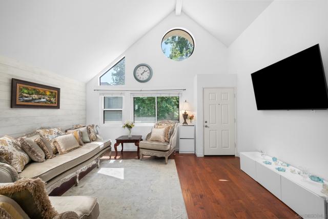 17885 Caminito Pinero, San Diego CA: https://media.crmls.org/mediaz/716acbc3-7897-4a90-ad09-88d3164998a6.jpg