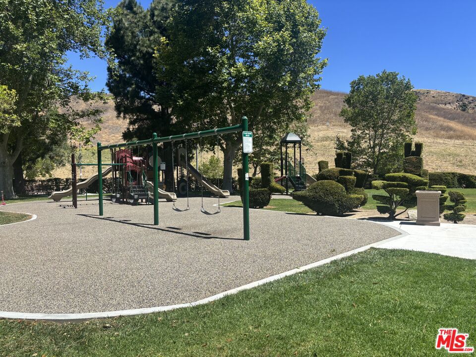 https://media.crmls.org/mediaz/716b0acc-8387-45d8-ad70-e7ebcf865349.jpg?preset=X-Large