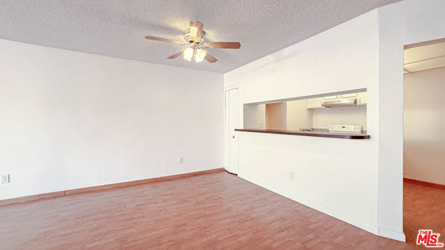 400 S La Fayette Park Place, Los Angeles CA: https://media.crmls.org/mediaz/716bc2f5-a570-4410-bb98-94b20a1bd702.jpg
