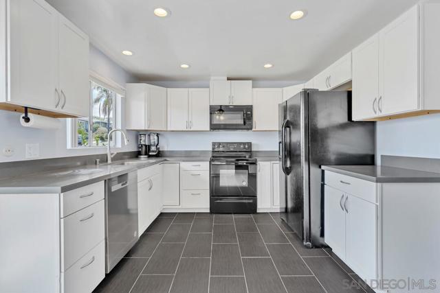 806 E 4Th Ave, Escondido CA: https://media.crmls.org/mediaz/716bd7bc-a6d6-41d9-ad31-6d655ab0cd97.jpg