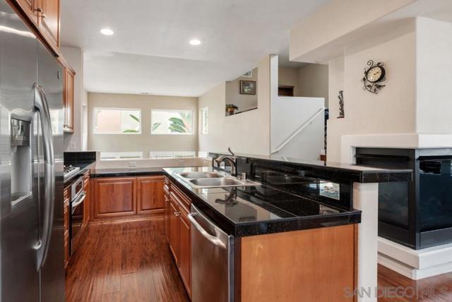12674 Carmel Country Rd, San Diego CA: https://media.crmls.org/mediaz/716c3275-1aef-4f1d-8491-a8355c00a82b.jpg