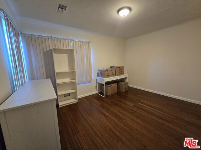 2944 Mayfield Avenue, La Crescenta CA: https://media.crmls.org/mediaz/716c6b5e-d308-401b-ac31-50d8b968d333.jpg