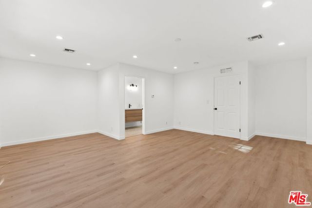 4800 Topeka Drive, Tarzana CA: https://media.crmls.org/mediaz/716c81b0-519d-45b0-9cac-069bf27f6c30.jpg