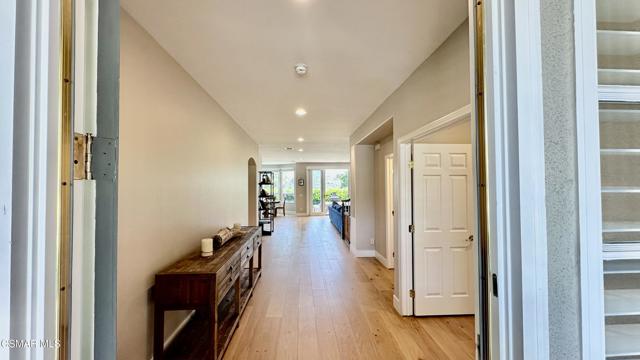 1658 Bushgrove Court, Lake Sherwood CA: https://media.crmls.org/mediaz/716cd146-6c49-4ca2-b6e1-c760e1f324e6.jpg