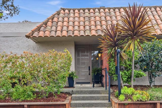 247 Casitas Bulevar, Los Gatos CA: https://media.crmls.org/mediaz/716d1021-5fa8-427a-8817-c8cb9413bc3c.jpg