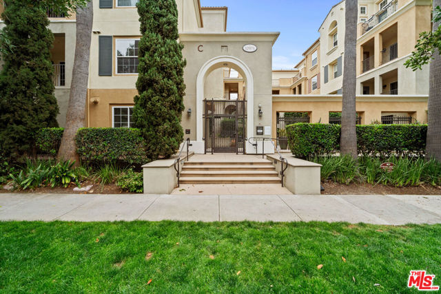 12975 Agustin Place, Playa Vista CA: https://media.crmls.org/mediaz/716d345c-1a03-4fec-8ac7-d9b473cbf60e.jpg