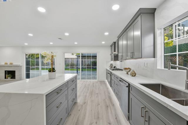 3312 San Marco Ct, Union City CA: https://media.crmls.org/mediaz/716defb8-3147-422e-9596-76e6cf43bb3f.jpg