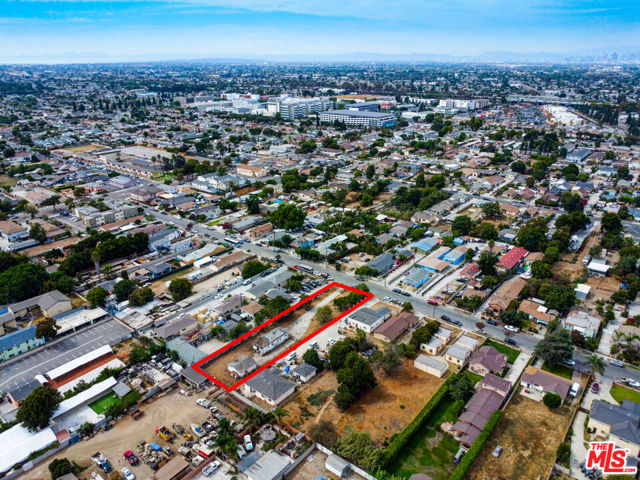 2028 E 126th Street, Compton CA: https://media.crmls.org/mediaz/716e8b54-bbc3-4a3f-8ea7-788496d7d09f.jpg