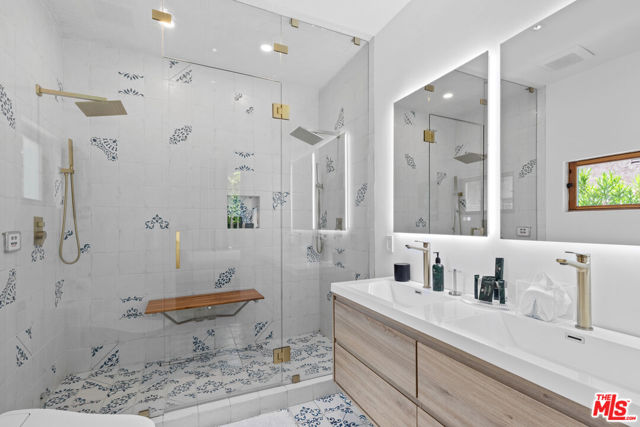 455 N Crescent Heights Boulevard, Los Angeles CA: https://media.crmls.org/mediaz/716f15bf-f5ef-4726-9406-72d70d9cafb2.jpg