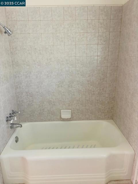 1011 Harbor View Dr, Martinez CA: https://media.crmls.org/mediaz/716f27ad-98ec-494a-86f2-ba75f52fe4a7.jpg