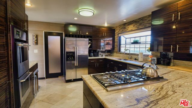 5803 Wooster Avenue, Los Angeles CA: https://media.crmls.org/mediaz/716f5a98-9850-40e1-b447-3606aa1902f4.jpg