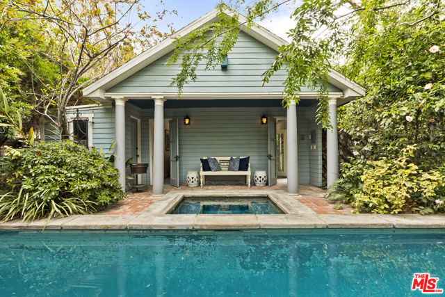 232 N Arden Boulevard, Los Angeles CA: https://media.crmls.org/mediaz/716fa814-81a5-4e77-8214-2fe9bdba5d0c.jpg
