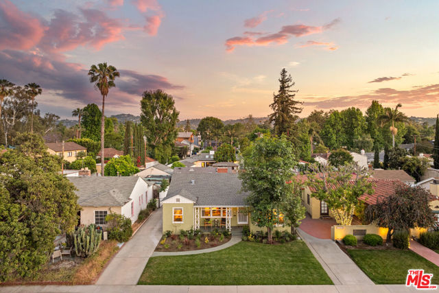 11536 Otsego Street, Valley Village CA: https://media.crmls.org/mediaz/7170110d-7bb3-49b9-9a0b-e1a917a2832e.jpg