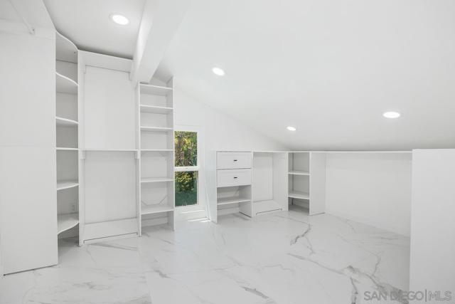 9511 Via Pereza, San Diego CA: https://media.crmls.org/mediaz/71701dbf-4816-4853-9133-b8f5b78a3dcf.jpg